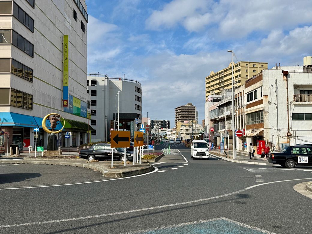 2026年2月の富士見通り。アーケードが撤去され、ガラリと雰囲気が変わっていた（筆者撮影）