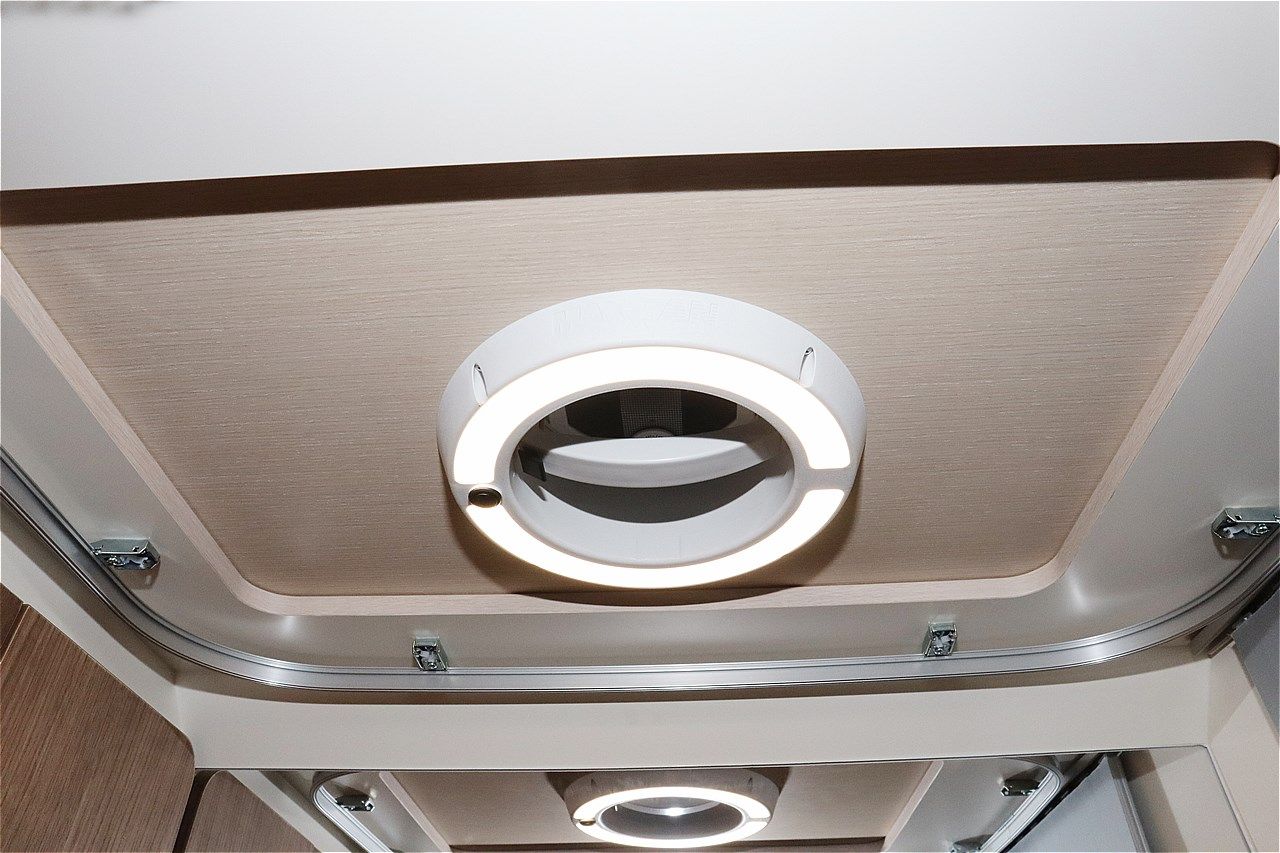 ジャパンキャンピングカーショー2026でトイファクトリーが発表した新型「ダヴィンチ6.0」（写真：筆者撮影）