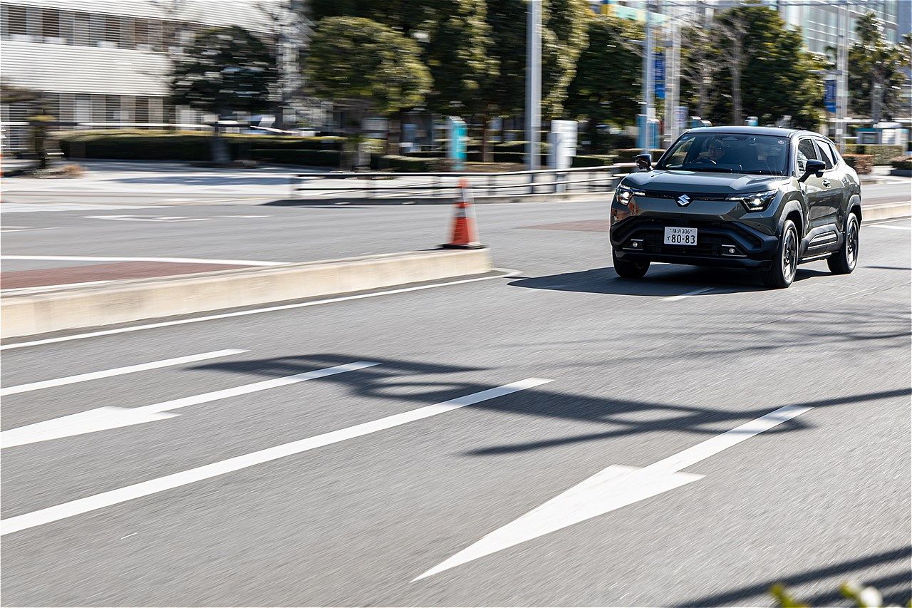 スズキの新型BEV「eビターラ」（写真：三木 宏章）