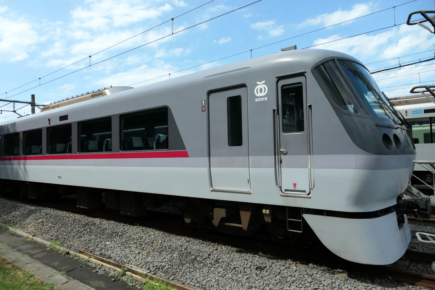 西武鉄道 10000系 先頭車側面