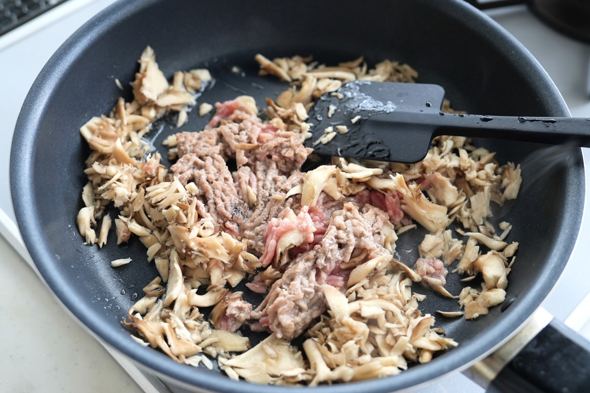 豚肉は片面焼きのイメージです（写真：筆者撮影）