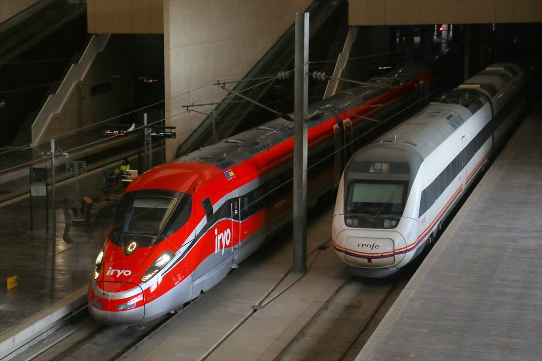 スペインを走る高速列車「イリョ」と「アルヴィア」（撮影：橋爪智之）