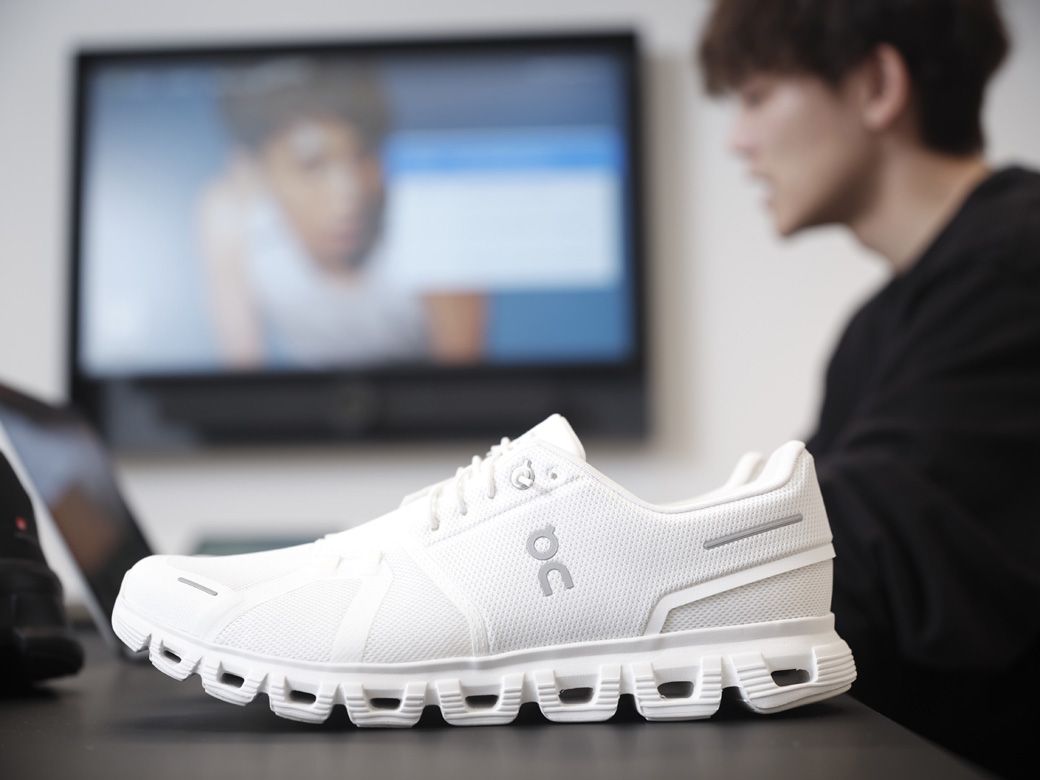 オン（On）のシューズ、Cloud 6