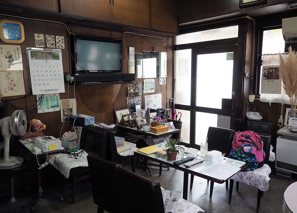 昭和の実家感があふれる店内（筆者撮影） 