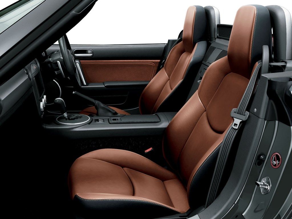 マツダの3代目「ロードスター（NC3）」（写真：マツダ）