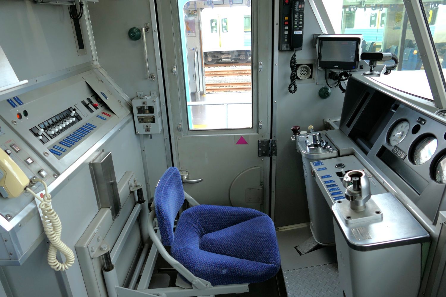 西武鉄道 10000系 10109編成　運転席