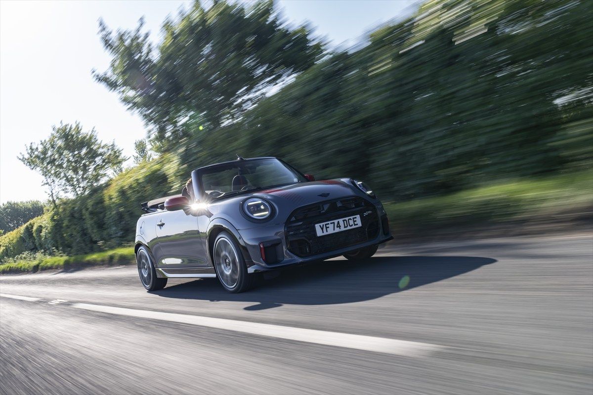 ミニ・コンバーチブル・ジョン・クーパー・ワークス（写真：MINI）