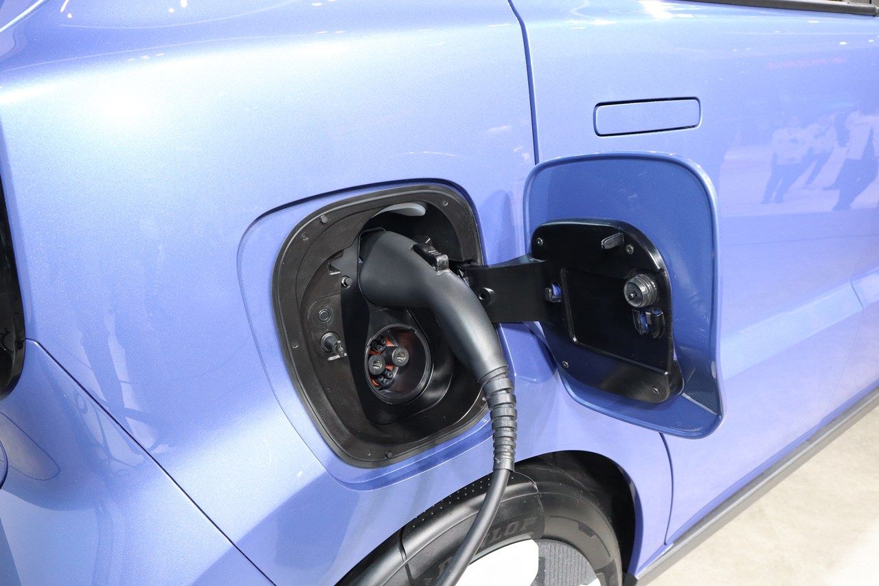 スズキ「ビジョンe-スカイ」（筆者撮影）