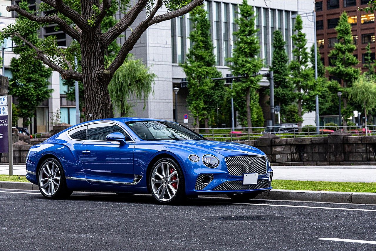 ベントレーの3代目「コンチネンタルGT」（写真：三木 宏章）