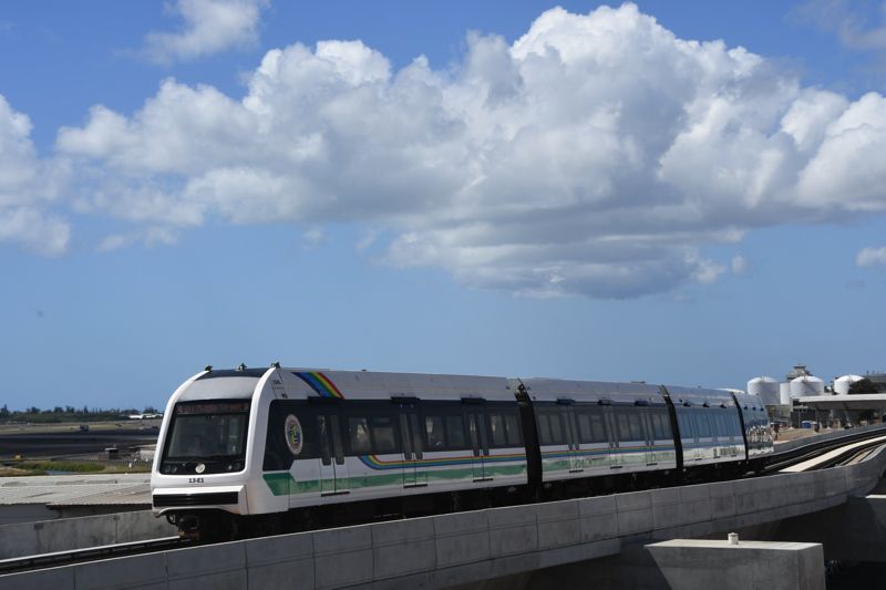 スカイラインの車両（記者撮影）