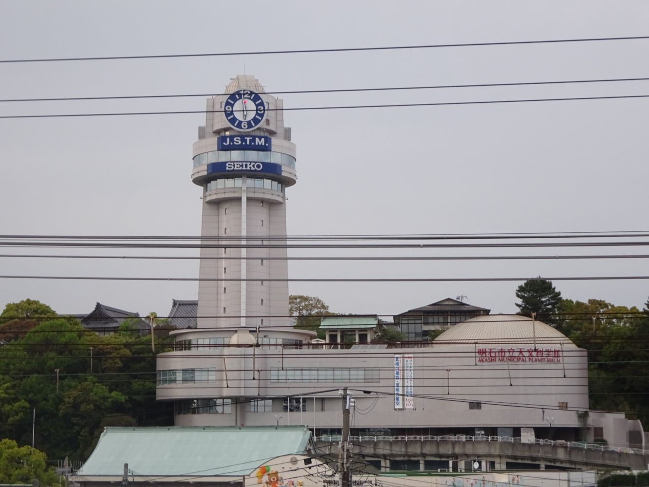 東経135度といえば明石市天文科学館。西脇市の「日本へそ公園」は明石を越えられるか（筆者撮影）