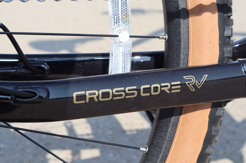 ヤマハの新型スポーツ電動アシスト自転車「クロスコアRV」（写真：筆者撮影）