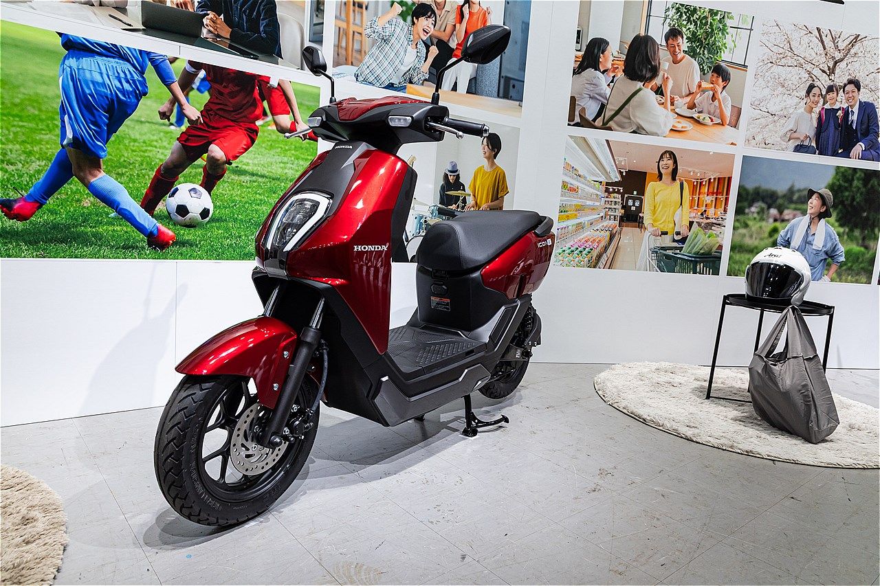 原付一種のホンダ新型電動スクーター｢アイコンe:｣（写真：三木 宏章）