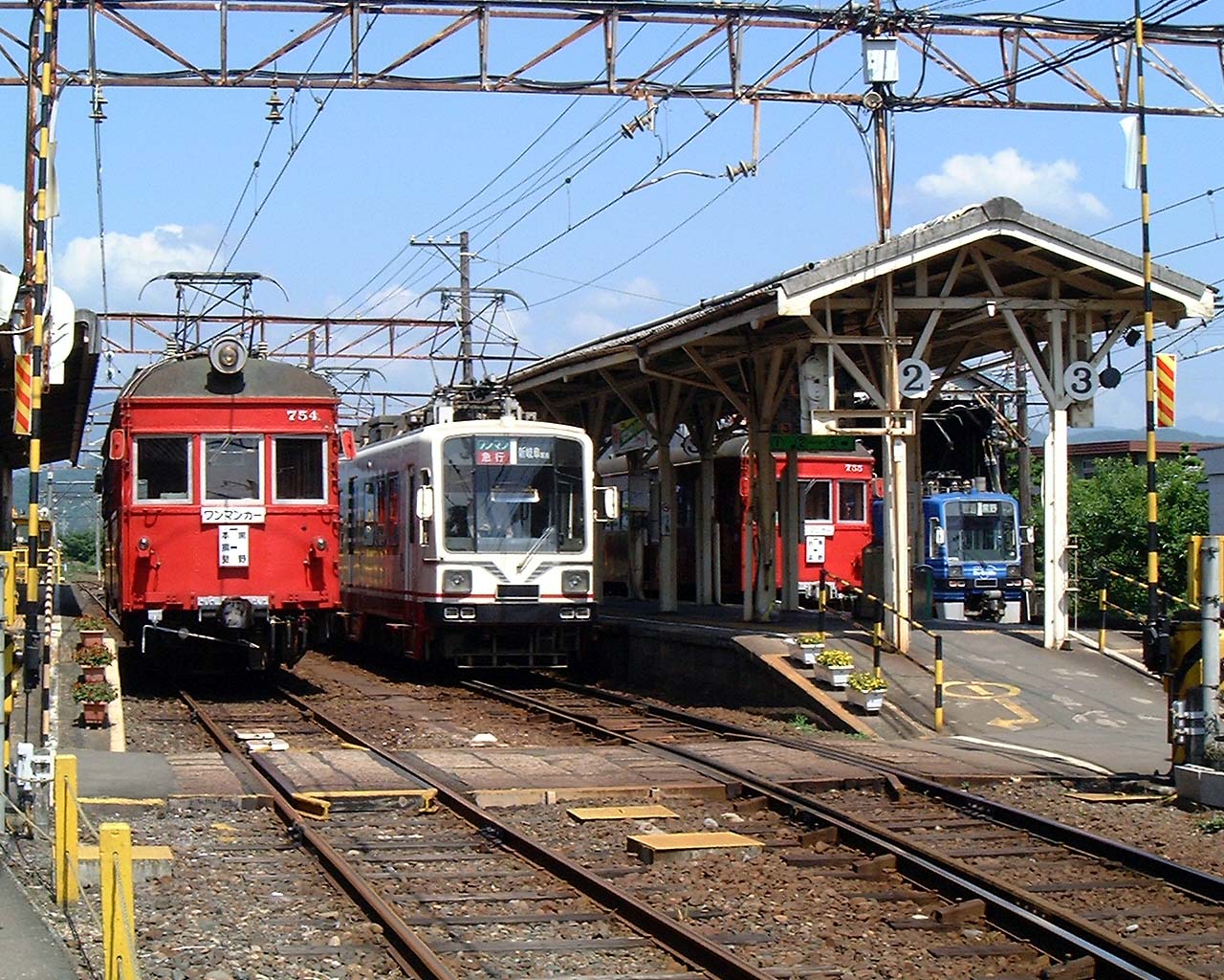 黒野駅に停車するモ750形・モ770形・モ780形（撮影：南正時）