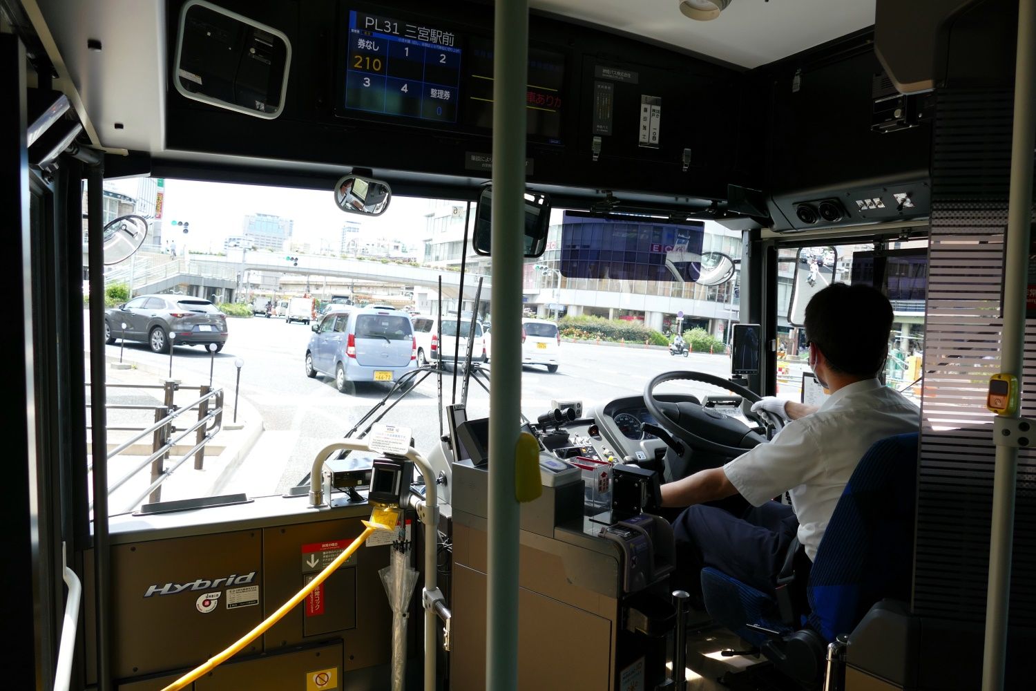 「ポートループ」の運転席