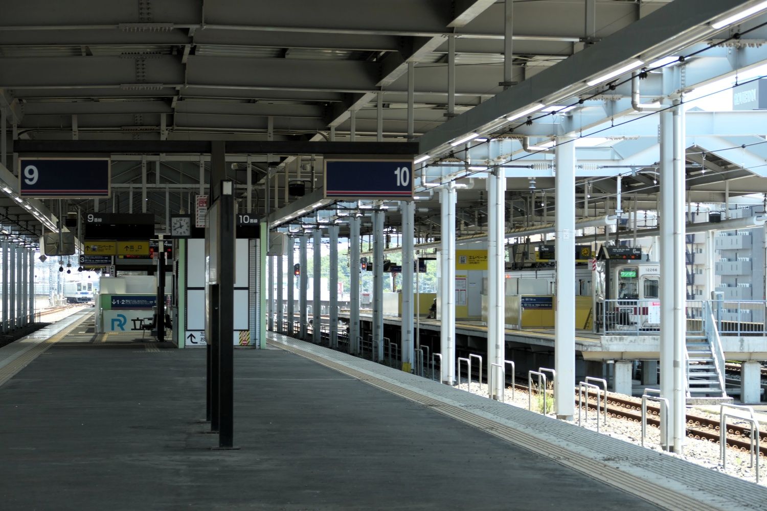 東武鉄道　太田駅　9・10番線ホーム