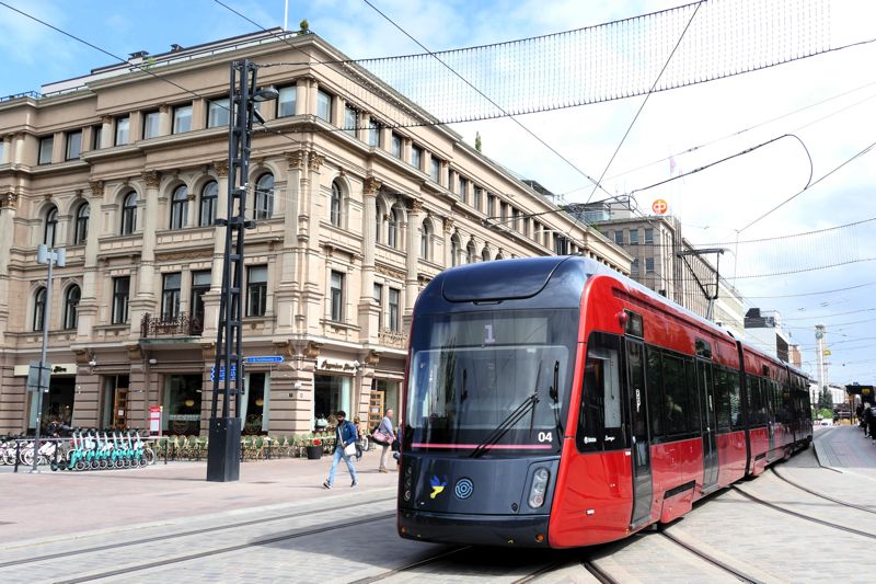 第二の都市タンペレには2021年開業のトラム。車両はチェコ製（筆者撮影）