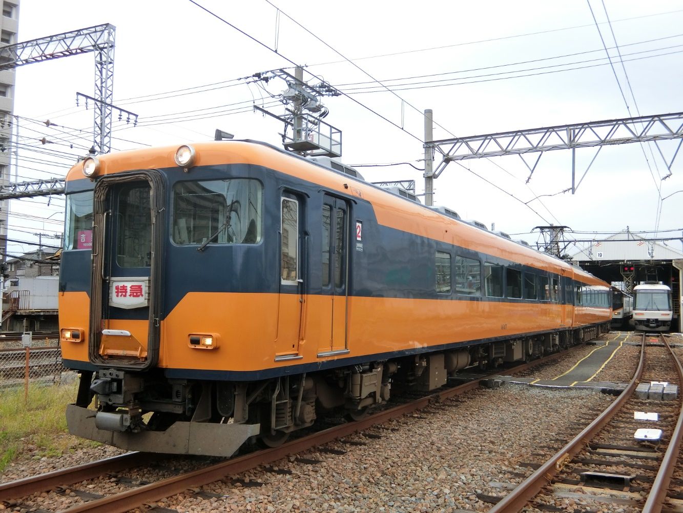 16000系第7編成。旧特急色のオレンジと紺（写真：近畿日本鉄道）