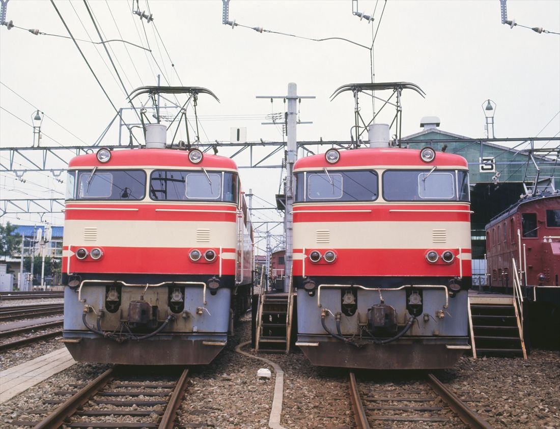 西武秩父線のセメント輸送貨物列車用として登場した大型電気機関車のE851形（撮影：南正時）