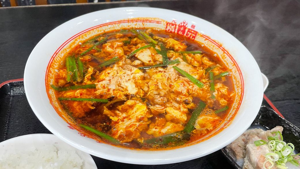 宮崎の新しいご当地グルメ「辛麺」の元祖といわれるローカルチェーンとは？（筆者撮影）
