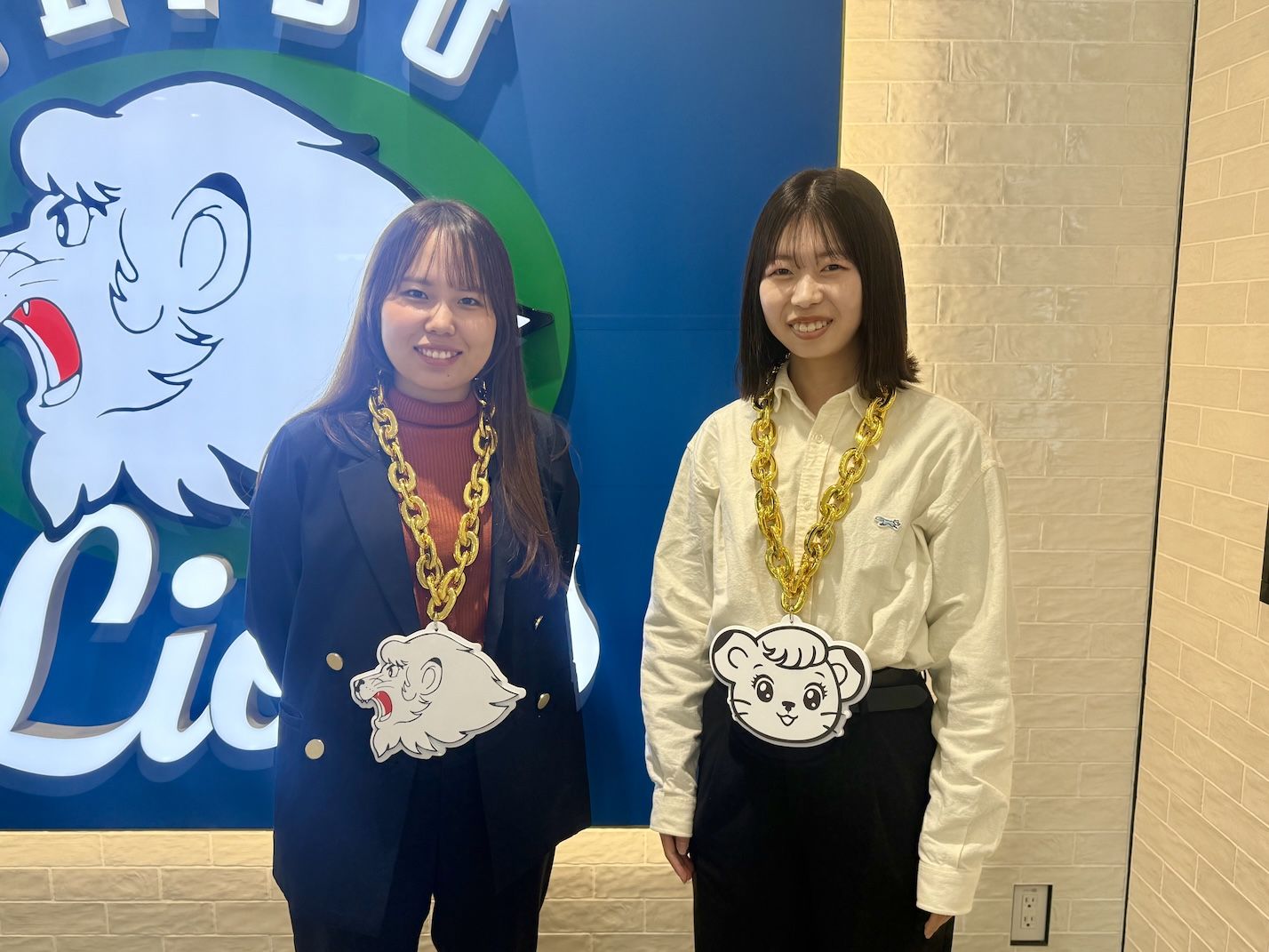 金色のネックレス（写真：西武ライオンズ）