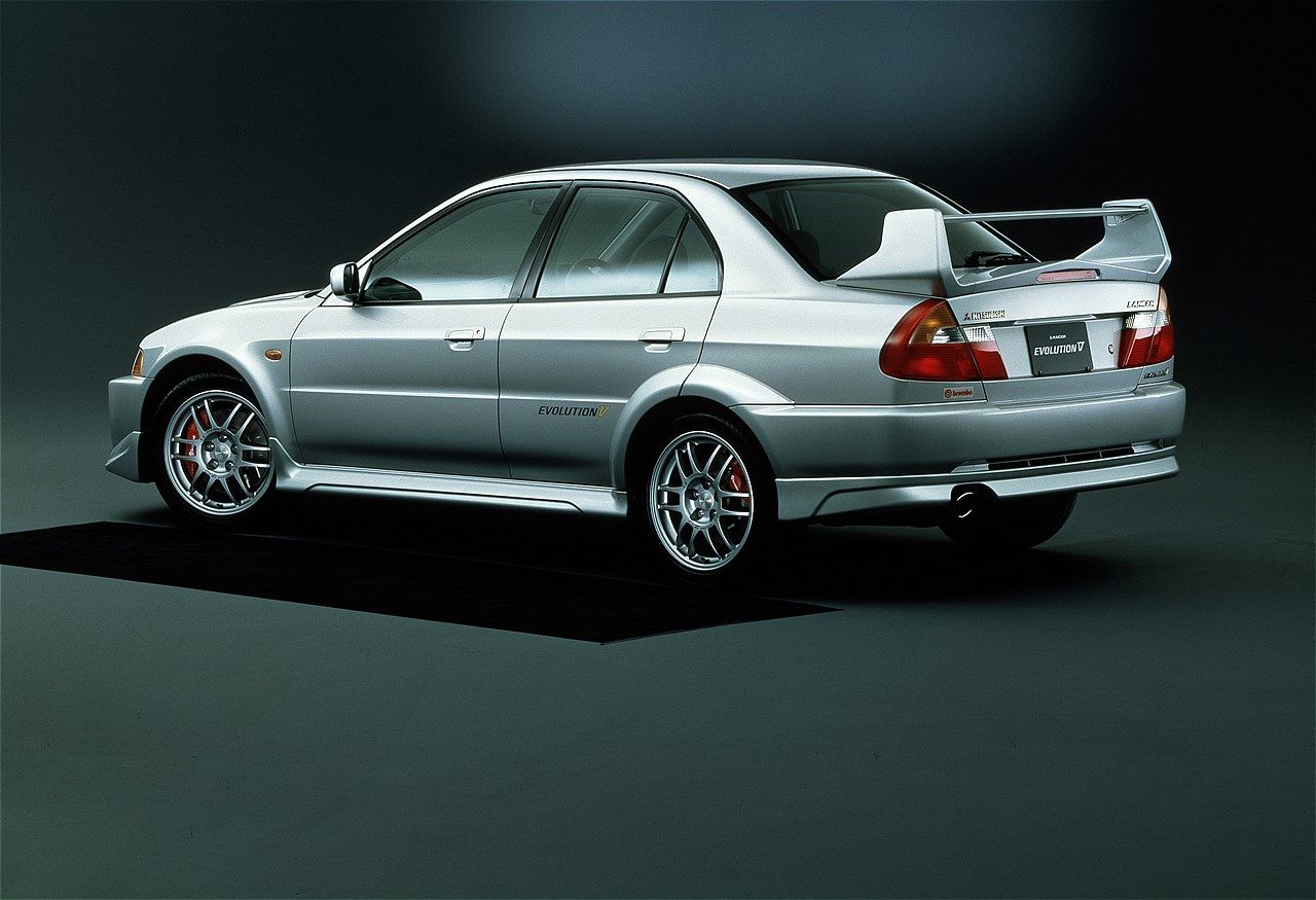 三菱「ランサーエボリューションⅤ」（写真：三菱自動車）