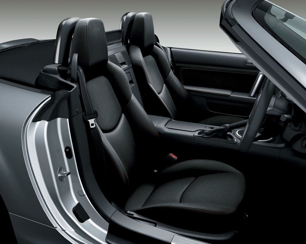 マツダの3代目「ロードスター（NC3）」（写真：マツダ）