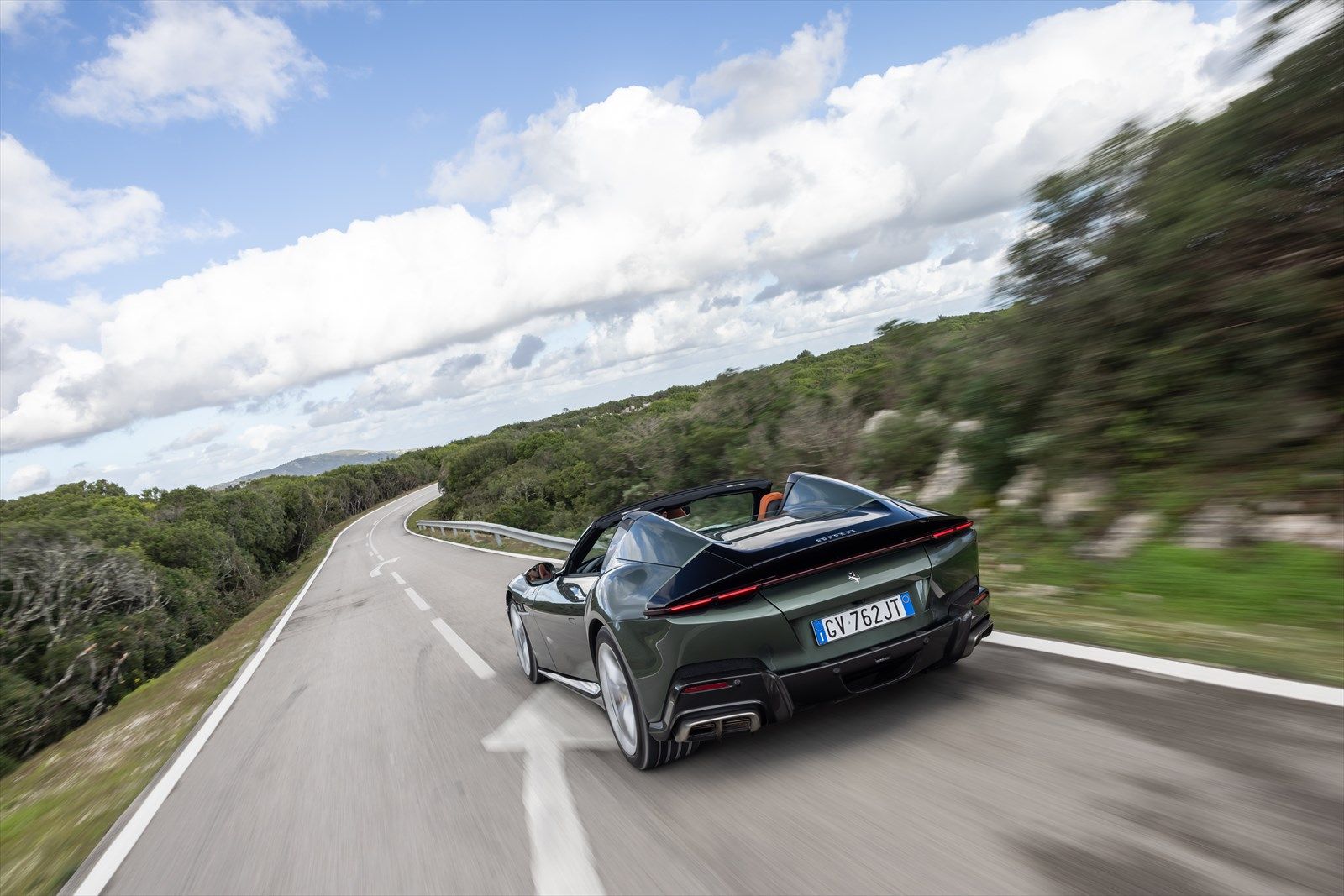 フェラーリの新型車「12チリンドリ・スパイダー」（写真：Ferrari SpA）