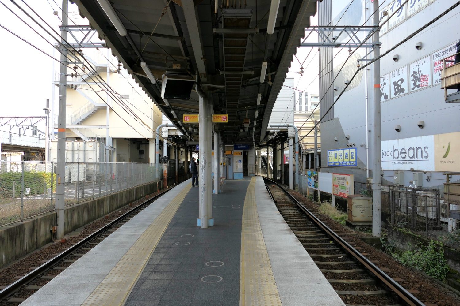 京阪石山駅のホーム