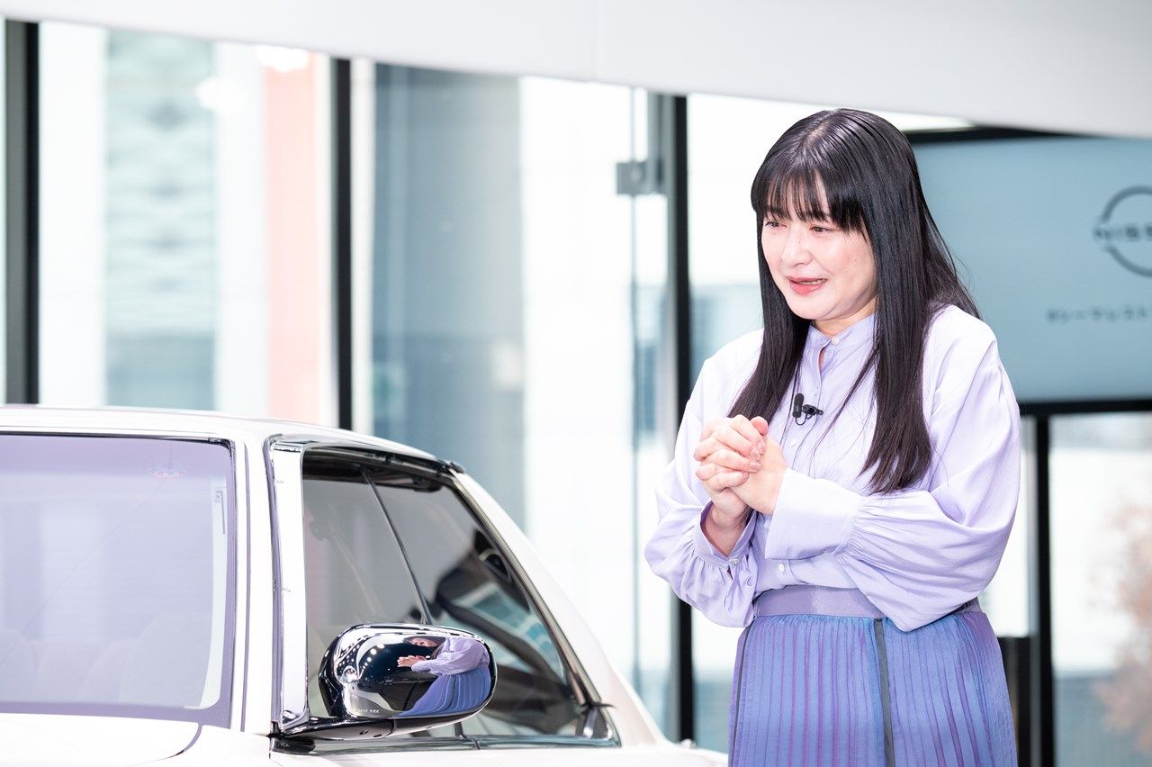 伊藤かずえさんと愛車の写真など（写真：日産自動車）