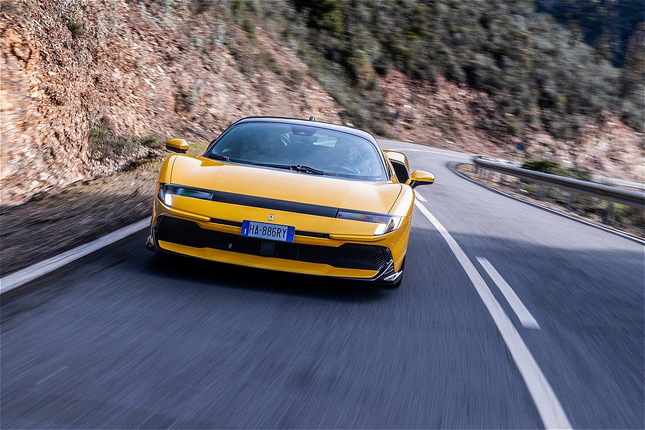 フェラーリの新型車「849テスタロッサ」（写真：Ferrari Japan）