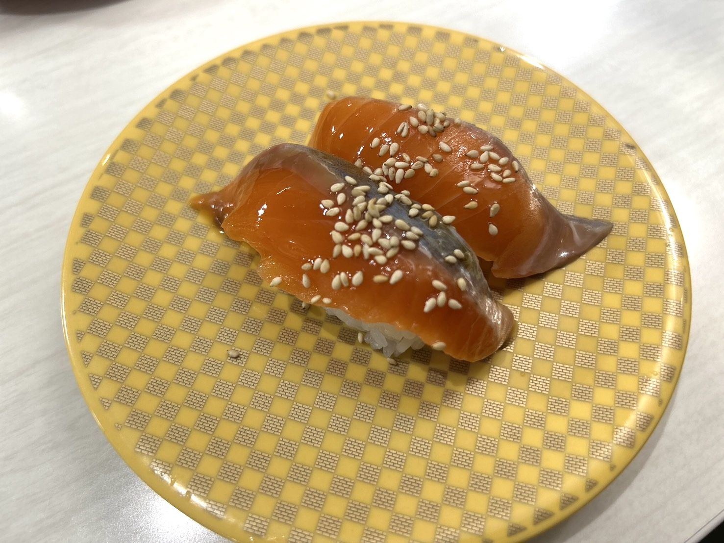 魚べいの『サーモン漬け風（150円）』その２