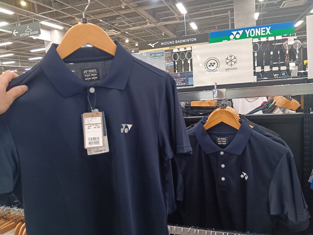 お気に入りのユニフォームはこれ。税込4620円の半袖ユニフォームだ（筆者撮影）