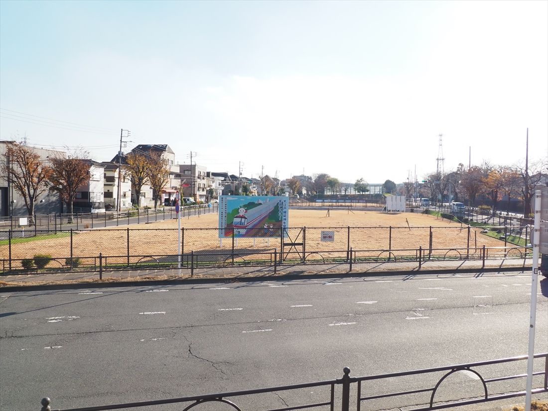 大泉町駅（仮称）の予定地として確保されている空間（記者撮影）