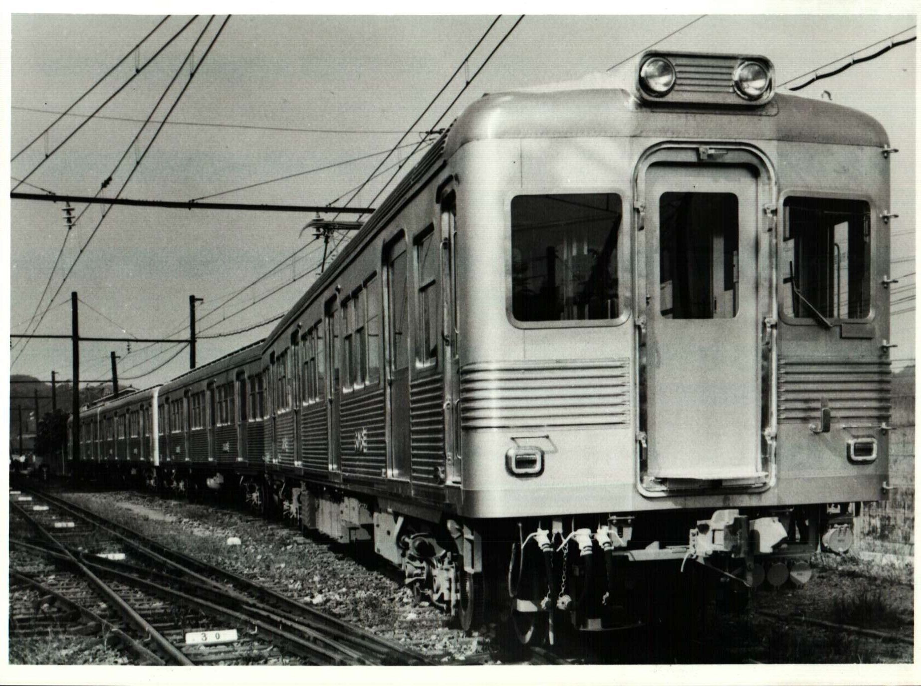 南海6000系の初期の姿。方向幕や前面貫通扉の車番がなく、連結器も現在とは異なる。台車は外側ディスクブレーキの「パイオニアⅢ」（写真：南海電鉄）