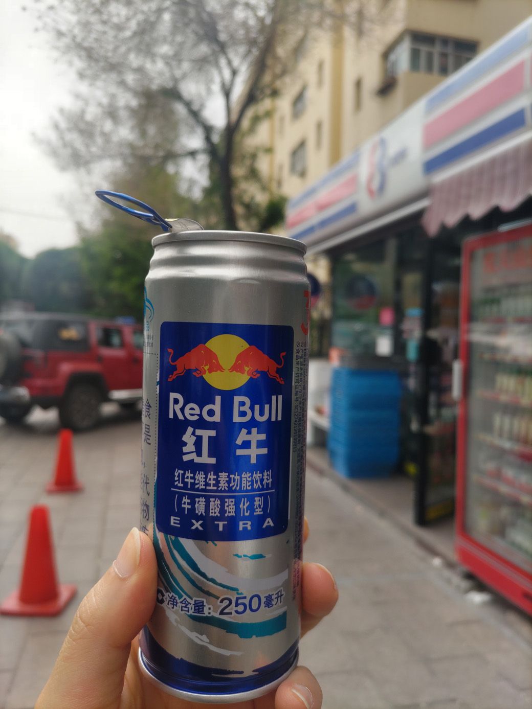 エネルギー補給。ちなみに値段は日本と大きく変わらない感じだった（筆者撮影）