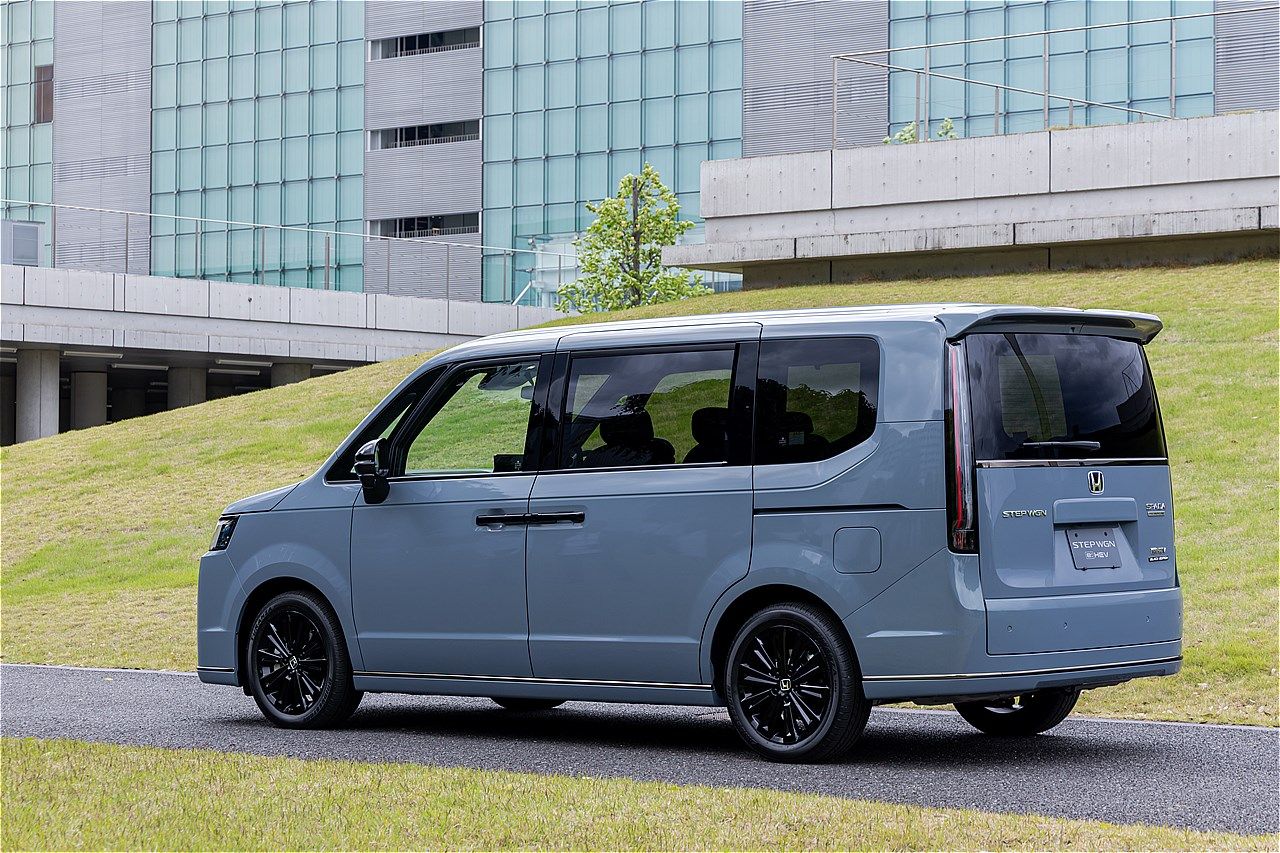 ホンダ「ステップワゴン e：HEV スパーダ  プレミアムライン ブラック エディション」（写真：三木 宏章）
