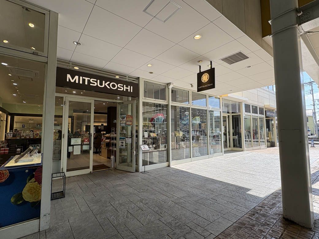 ララガーデン内の三越。贈答品などはここで揃う（写真：筆者撮影）