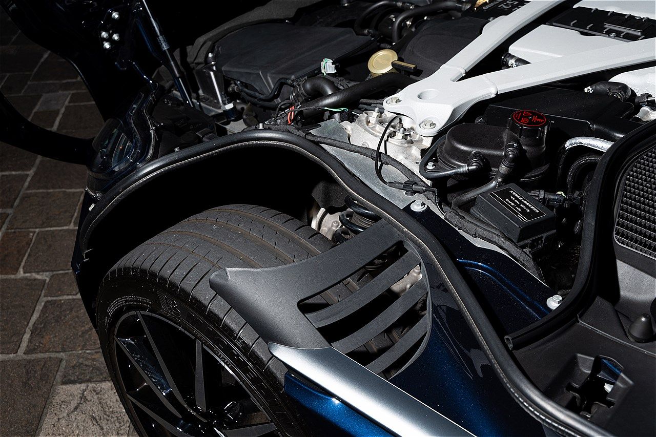 アストンマーティン「DB11」（写真：三木 宏章）
