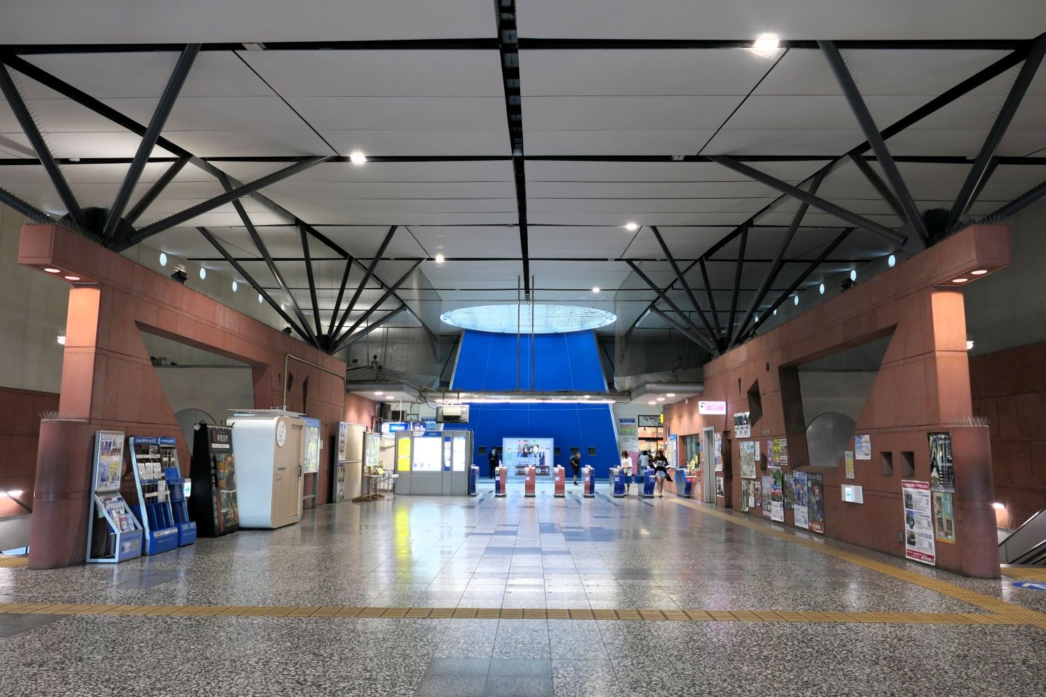 小田急　秦野駅　コンコース