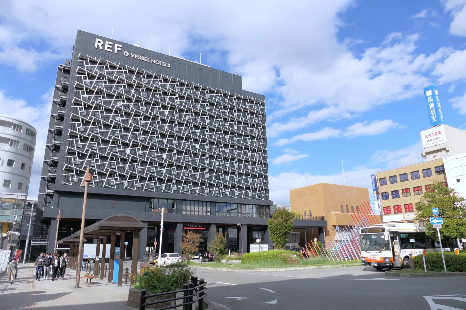 現在の泉佐野駅東口の駅前広場（記者撮影）