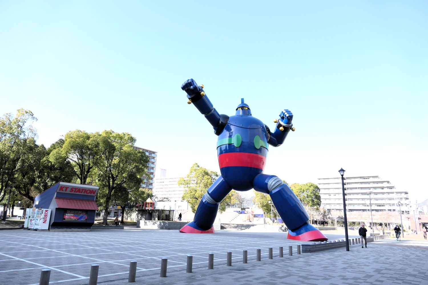 「鉄人28号」のモニュメント（編集部撮影）