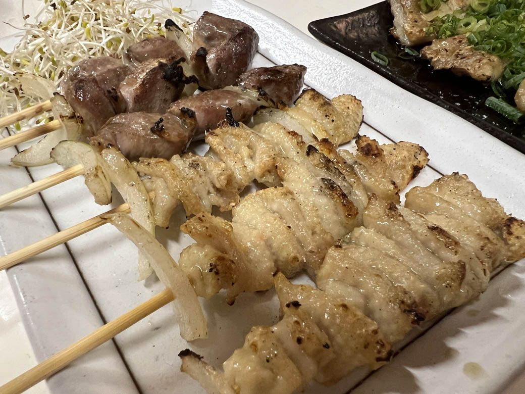 写真右がダルム。外はカリッ、中はモチッとした食感が特長（写真：akebi / PIXTA）