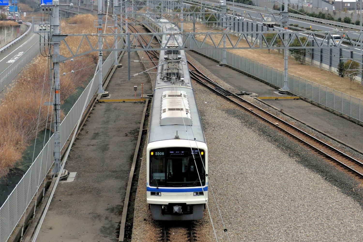 いまではもう見られない泉北カラー時代の「5507編成」（記者撮影）