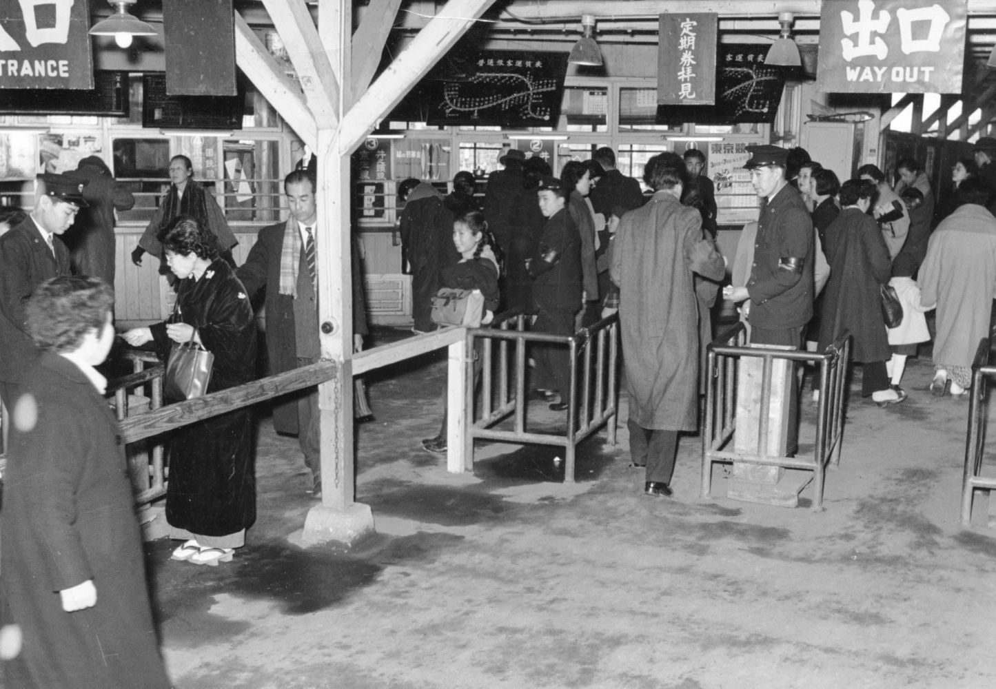 1956年当時の渋谷駅改札口付近（写真：京王電鉄）
