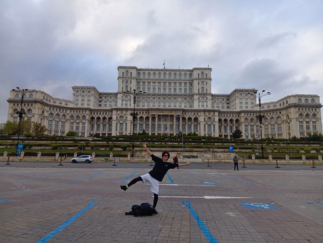 ルーマニア×YONEX×Uber（筆者撮影）