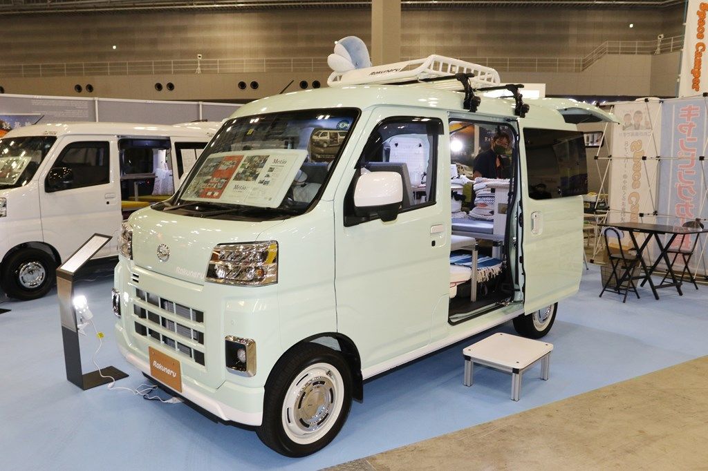 東京キャンピングカーショー2022に出展されていたメティオの「ラクネル・リリイ ハイゼットカーゴver.」(筆者撮影)