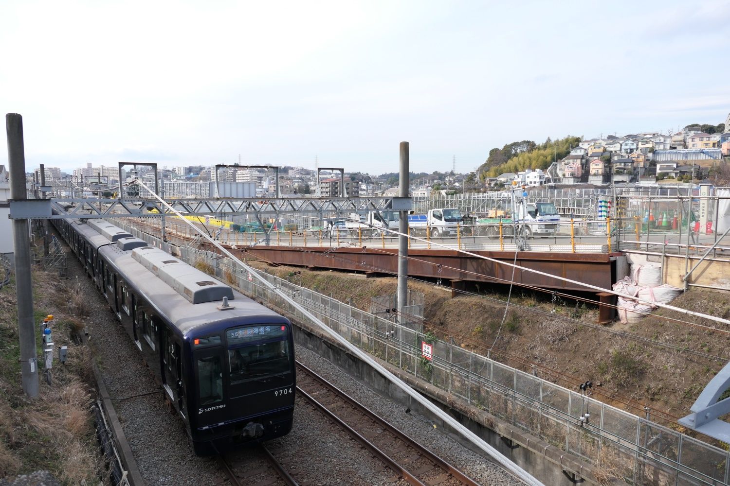 鶴ケ峰駅周辺連続立体交差事業　作業ヤード