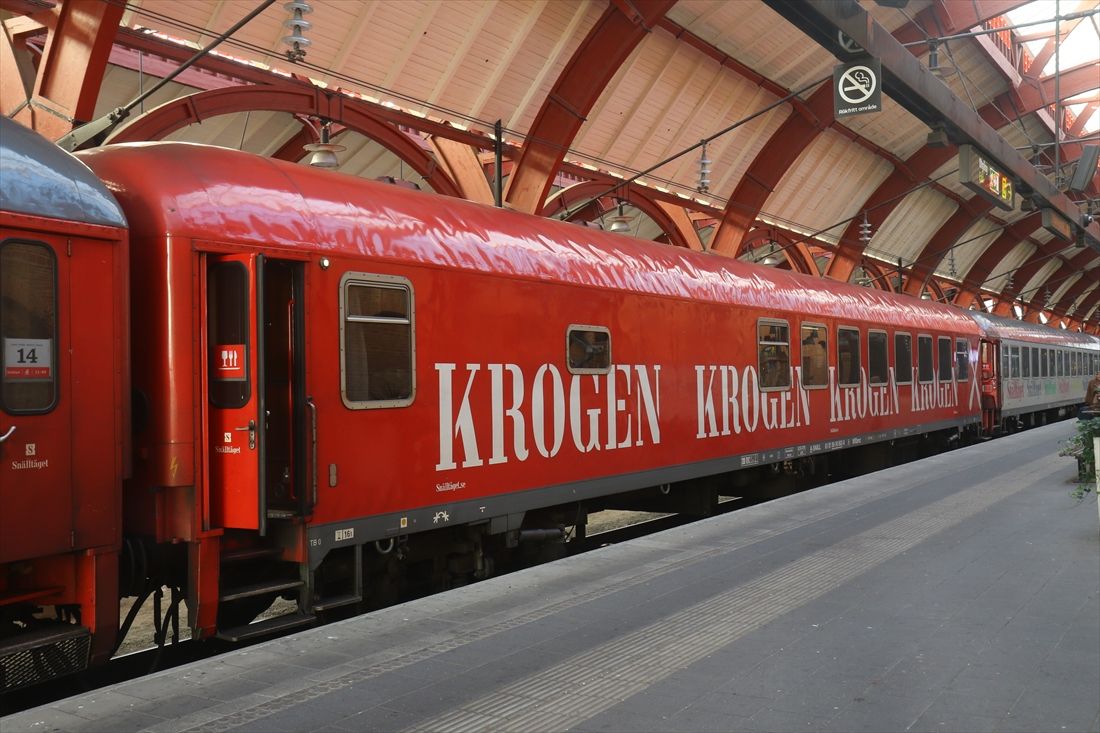 「スネルトーゲット」の夜行列車に連結される食堂車（撮影：橋爪智之）