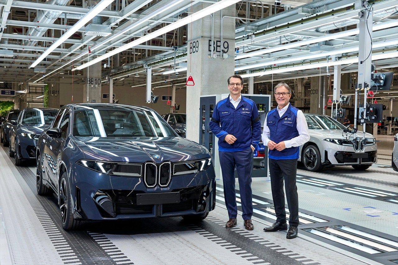 BMW iX3（写真：BMW AG）